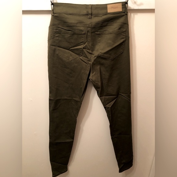 Dark Olive-Medium- High Rise Vero Moda jeans - Picture 3 of 3